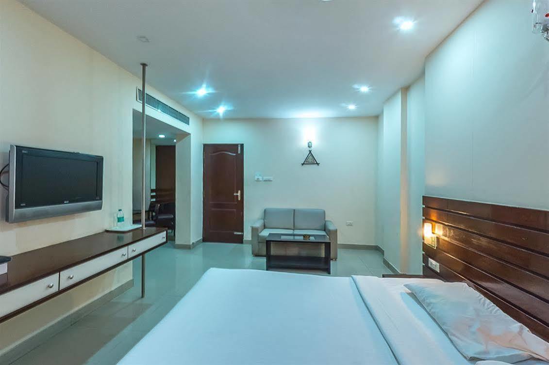 Hotel Vandematharam Bangalore Buitenkant foto